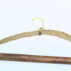 Cintre artisanal en saaf et bois